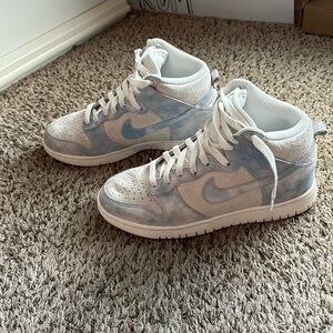 High Nike dunks blue